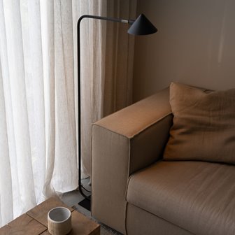 Regulowana lampa stojąca do czytania japandi Kuro